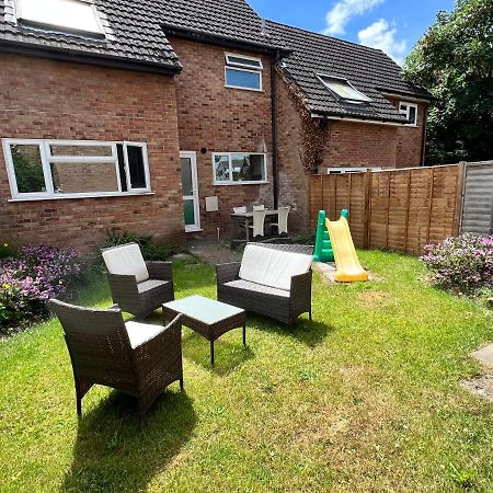 Modern House In The Heart Of The Lutterworth Villa Exterior photo